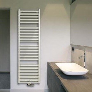 Initium Handdoekradiator H 775  B 495  (367 Watt)  met middenaansluiting